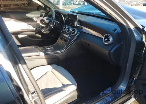 2017 Mercedes-Benz C 300 Sport z USA, uszkodzony, nr VIN 55SWF4JB9HU201200